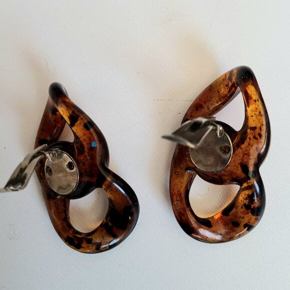 Elegant Brown Swirl Earrings - Picture 6 of 6